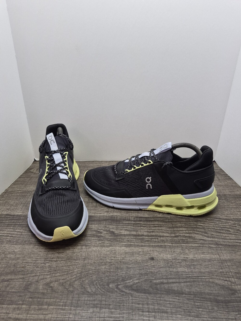 On Cloud Running Cloudnova Flux Black Hay Running Shoes Sneakers Women's 9.5